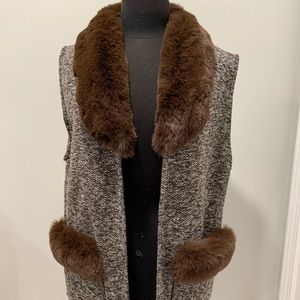 NWT single clasp long vest with pockets sz OS